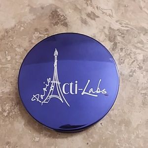 Act labs age defying creme foundation